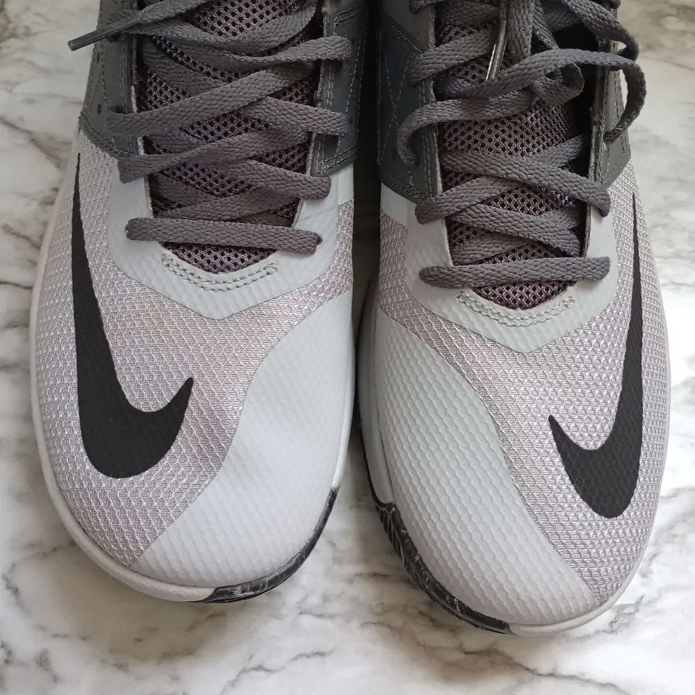Nike Fly By II Grey/Light Grey Size 10
